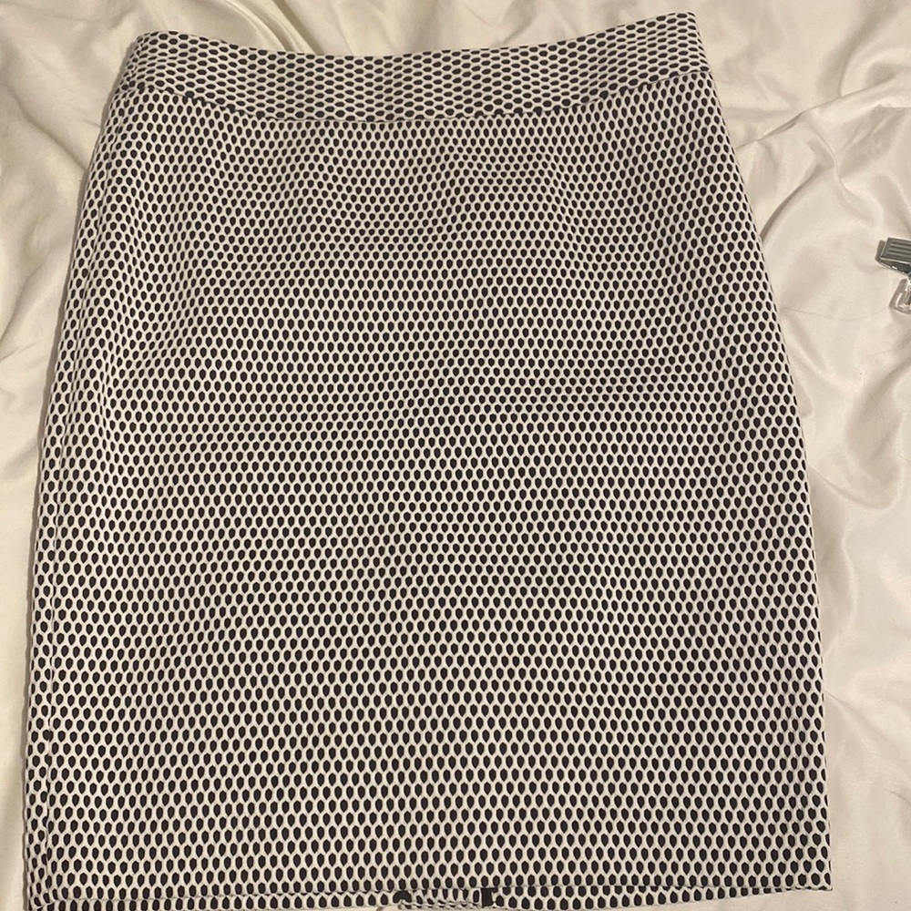 Beautiful black and white Banana Republic skirt